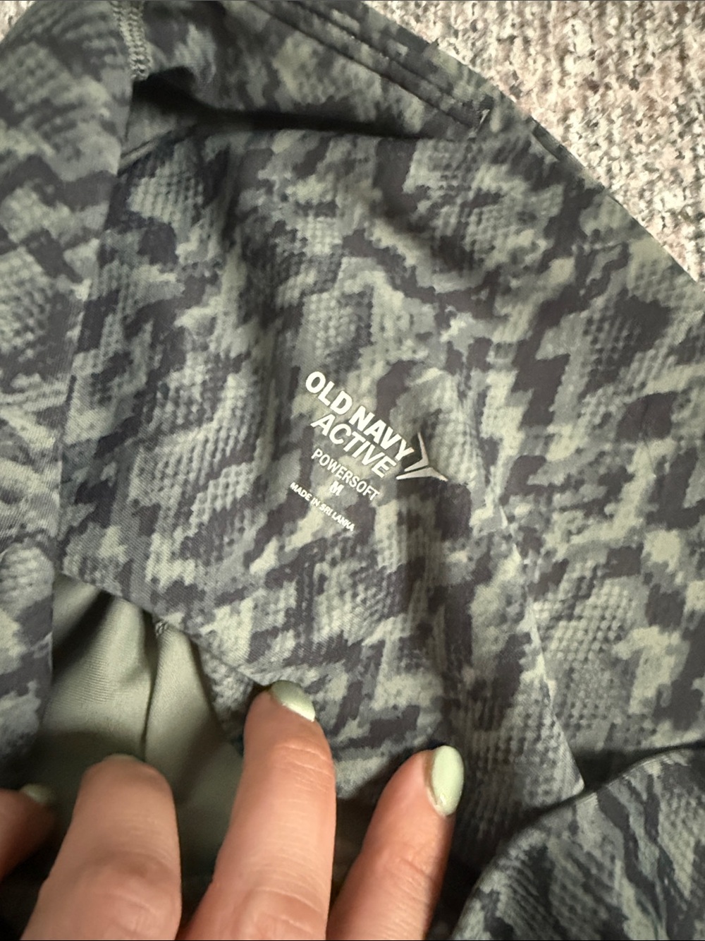 Old Navy Active Olive & Black Patterned Leggings - Picture 2 of 2